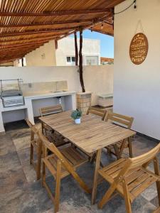a wooden table and chairs in a kitchen at Casa Cumbres Tulipanes Descanso Americano in Chiconcuac +17 photos