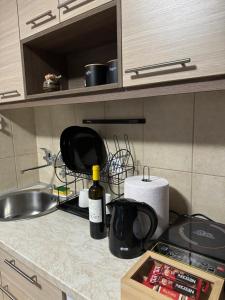 Studio apartman S的厨房或小厨房