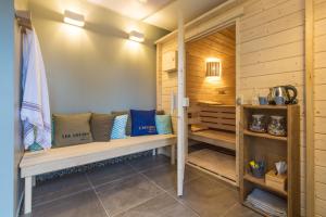 a wooden cabin with a bench in a room at Hôtel 96 in Marseille