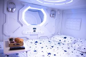 Postel nebo postele na pokoji v ubytování QUICK'HOT By GTS - capsules et chambres confortables