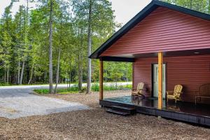 Κήπος έξω από το Europe Lake Chateau by Simple Life Rentals