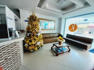 a living room with a stuffed animal christmas tree at Karin Hotel in Ríohacha