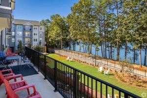 Fotografie z fotogalerie ubytování Dockside Dreams by Lake Hartwell with Clubhouse Amenities v destinaci Clemson