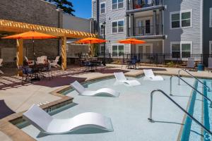 Gallery image of Near CU and minutes to DT gym pool hammock in Clemson