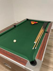 Biliár nebo kulečník v ubytování HOTEL ORENETA - Gironella