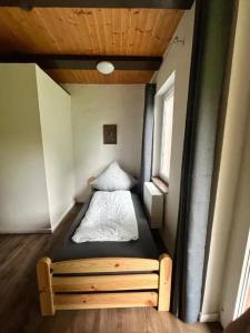 Postel nebo postele na pokoji v ubytování Bright apartment in Emden with terrace 60 m²