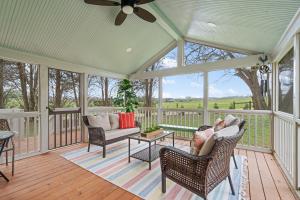 Μπαλκόνι ή βεράντα στο Serene 3BR Pet-Friendly Getaway Near Cartersville