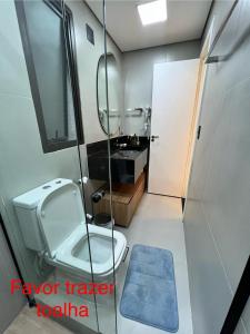 a bathroom with a toilet and a sink at BARRAVENTO RESIDENCE - RIVIERA SÃO LOURENçO in Bertioga
