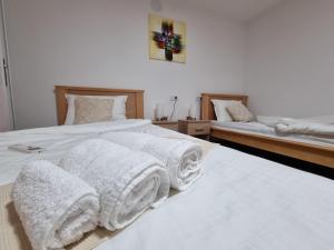 Postel nebo postele na pokoji v ubytování Apartmani - Kladovski Konak