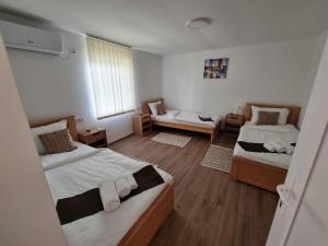 Krevet ili kreveti u jedinici u objektu Apartmani - Kladovski Konak