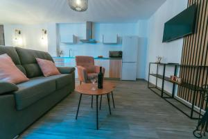 a living room with a couch and a table at Salati in El Gastor