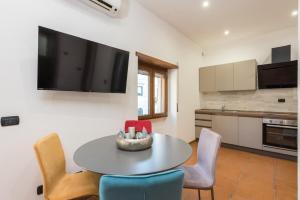 Kuchyň nebo kuchyňský kout v ubytování Tranquillity Suite Apartment