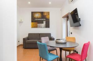 TV a/nebo společenská místnost v ubytování Tranquillity Suite Apartment