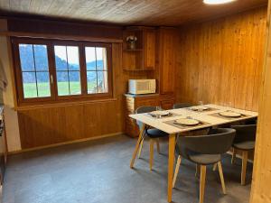 a dining room with a table and chairs and a microwave at Latura - 3.5 Zimmerwohnung für 4 Personen, 80m2 in Buchen