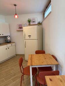 a kitchen with a table and a refrigerator at Miele B&B in Vinchiaturo