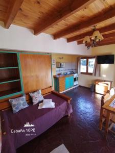 a living room with a bed and a kitchen at Don Justo in San Carlos de Bariloche