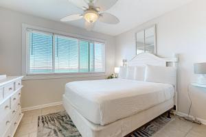 Ένα ή περισσότερα κρεβάτια σε δωμάτιο στο Sunset Harbor Palms 1-308 +36 φωτογραφίες