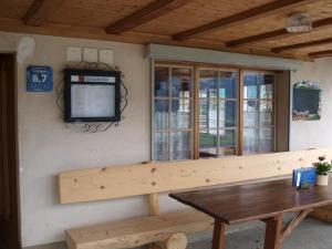 En TV eller et underholdningssystem på Gasthof Engelberg