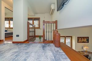 a living room with a staircase and a stair case at Malpensa Jacuzzi House in Ferno