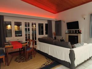 TV a/nebo společenská místnost v ubytování Sea View House