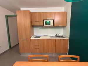 Nhà bếp/bếp nhỏ tại Appartamento Villaggio Olimpico Sestriere +50 ảnh