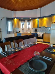 Kuchyň nebo kuchyňský kout v ubytování Sea View House
