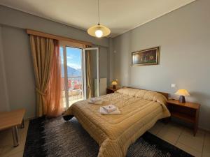 A bed or beds in a room at Xenonas Drimos