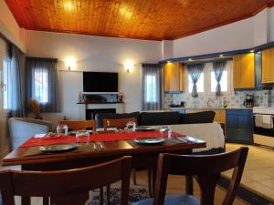 Kuchyň nebo kuchyňský kout v ubytování Sea View House
