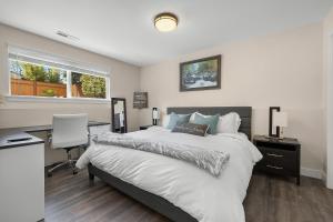 Postel nebo postele na pokoji v ubytování Luxury 5 beds Villa with Heated Pool & Resort Amenities + 52 fotografií