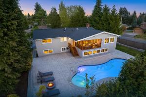 Bazén v ubytování Luxury 5 beds Villa with Heated Pool & Resort Amenities nebo v jeho okolí