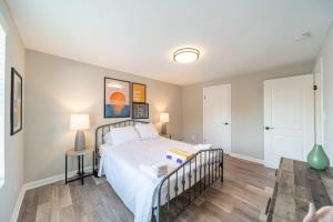 Ένα ή περισσότερα κρεβάτια σε δωμάτιο στο OV Mosaic - Cove Suite
