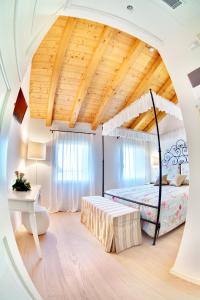 A bed or beds in a room at Agriturismo Ca' Beatrice - Venice Airport