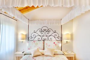 A bed or beds in a room at Agriturismo Ca' Beatrice - Venice Airport