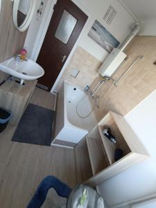Koupelna v ubytování Ferienwohnung Nordsee mit E-Bike Verleih + 7 fotografií