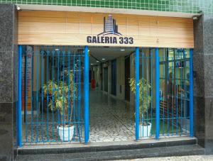 an entrance to a building with blue gates and plants at Flat encantador no Centro do Rio de Janeiro in Rio de Janeiro
