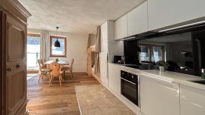 Köök või kööginurk majutusasutuses Monte Vita Tirol - Apartments
