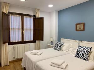 two beds sitting next to each other in a bedroom at La plaza de llanes, Plaza Parres Sobrino, 6 in Llanes