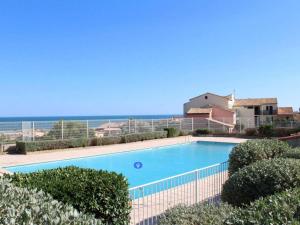 Bazén v ubytování St Pierre la Mer: T2, piscine, parking, 4 pers - FR-1-229D-145 nebo v jeho okolí