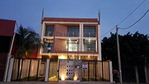 a building with a fence in front of it at Monoambientes in Santa Cruz de la Sierra