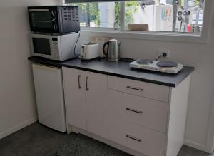 O bucătărie sau chicinetă la Self-Contained Sleep out +6 fotografii