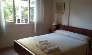 Tempat tidur dalam kamar di Hotel Urca
