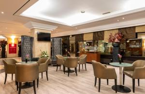 Ο χώρος του lounge ή του μπαρ στο Leonardo Hotel Frankfurt City South +37 φωτογραφίες