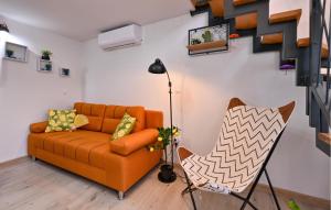Χώρος καθιστικού στο Nice Home In Kapela With Sauna