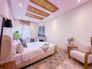 Et tv og/eller underholdning på Downtown Gem - Central Rabat apartment in a 1910 Building