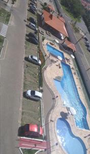 an overhead view of a row of parked cars next to a pool at Próx a praia in São Luís