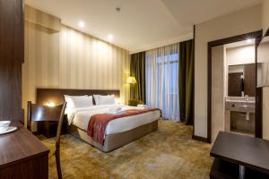 Postel nebo postele na pokoji v ubytování Citrus Hotel