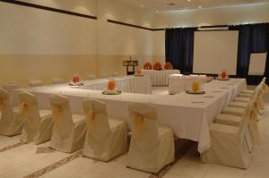 Zona business o sala conferenze di Al Falaj Hotel