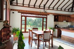 a dining room with a table and chairs in a kitchen at Rafaella in Villa de Leyva