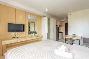 TV a/nebo společenská místnost v ubytování Condo - WIFI up to 100mbps - Infinity Pool