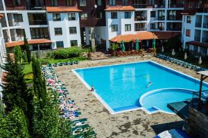 Bazén v ubytování Family hotel Apolon nebo v jeho okolí
